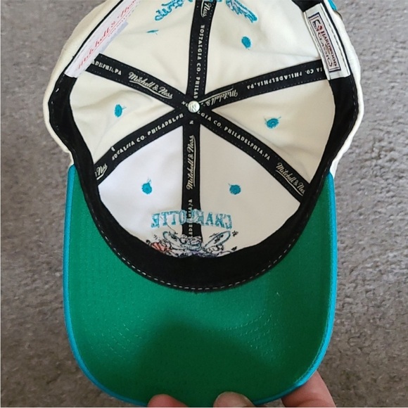 NBA | Mitchell and Ness Charlotte Hornets dad hat - Picture 3 of 4